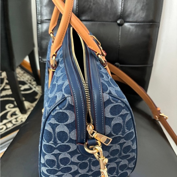 Coach Navy and Tan Signature Satchel🦋🦋 - Picture 2 of 4
